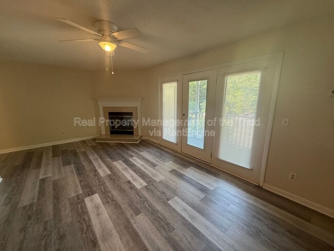 Building Photo - 5930 W Friendly Ave