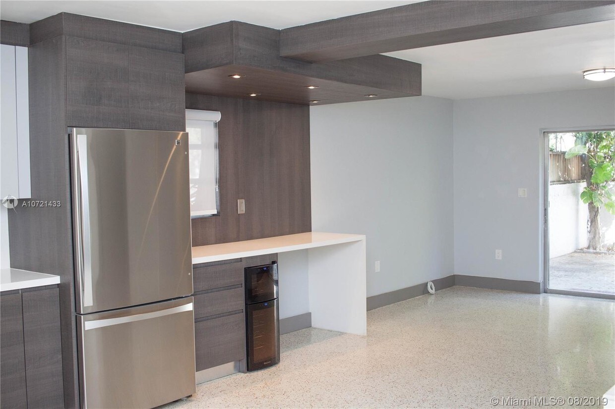 Foto principal - 3000 Bird Ave