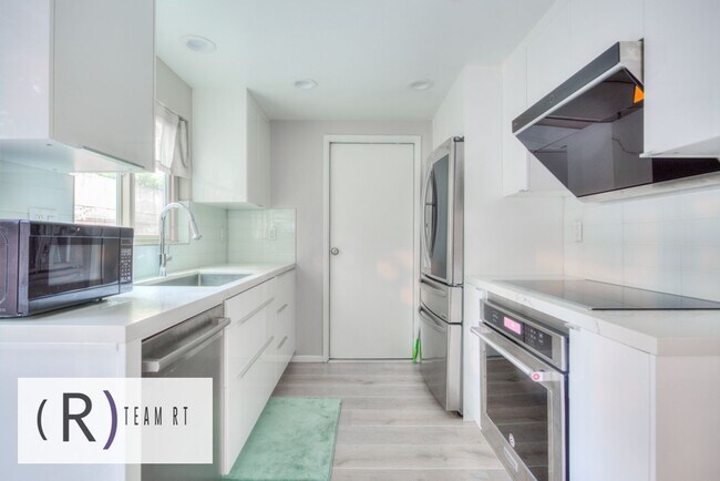 Building Photo - Dazzling 2 Story Residence in Monrovia