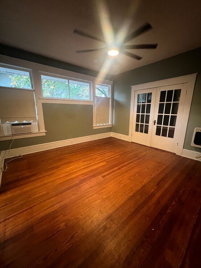 Foto del edificio - Historic Highland Beauty WITH Garage Apartment!