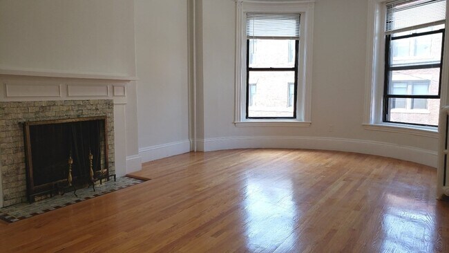 Foto del edificio - 924 Beacon St