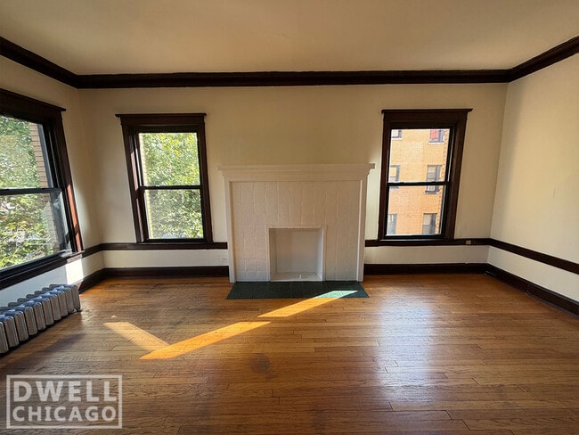 Foto del edificio - 2414 N Sawyer Ave