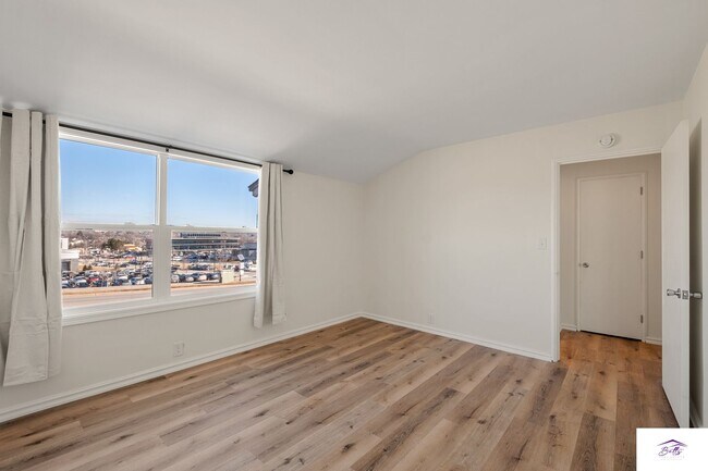 Foto del edificio - RENTAL PENDING!