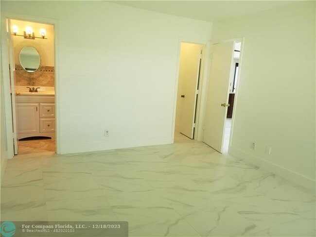 Building Photo - 329 SE 12th Ave