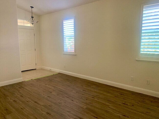 Foto del edificio - 4 bedroom 2 bath Empire Ranch home