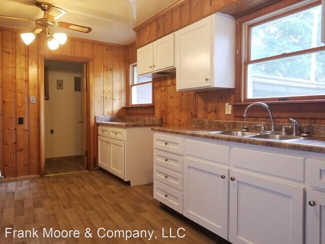 Building Photo - 3 br, 1.5 bath House - 8514 Lyn Avenue