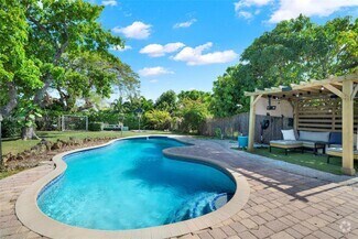 Building Photo - 6450 SW 28th St