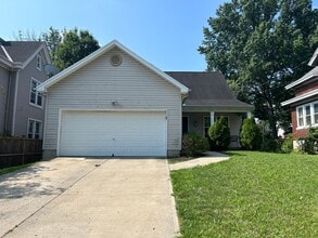 Building Photo - 3217 Daytona Ave