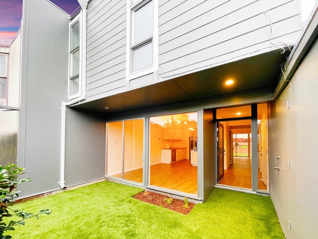 Building Photo - 52 Amethyst Way