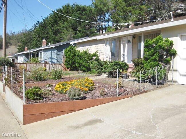 Foto del edificio - 3 br, 1 bath House - 1227 Linda Mar Blvd.