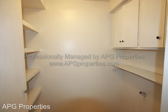 Foto del edificio - 7581 Fillmore Dr