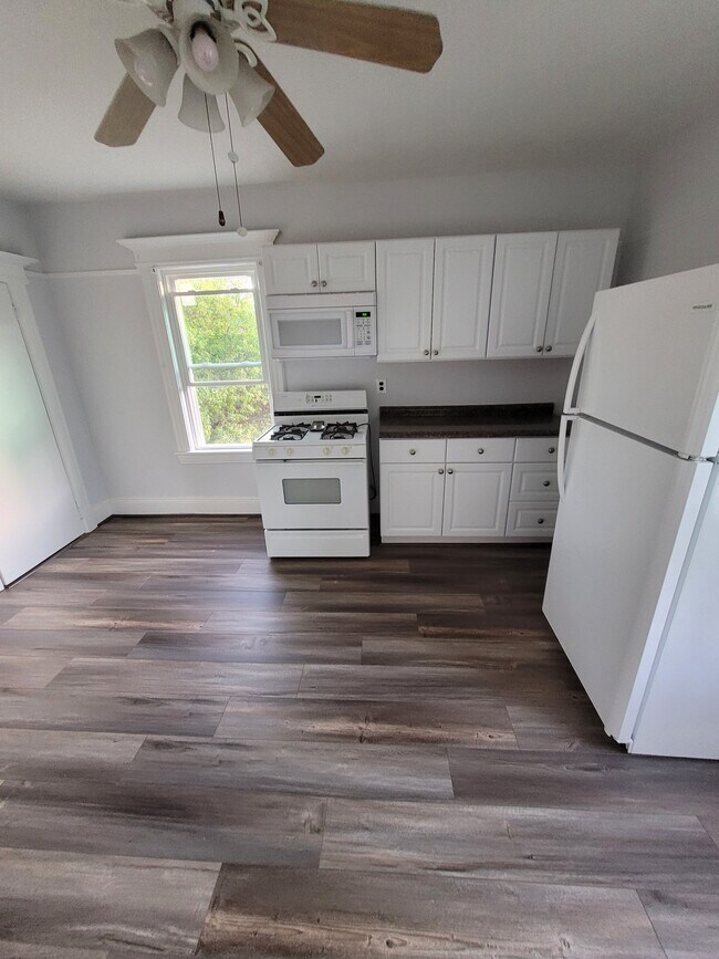 Kitchen - 128 Woods Ave