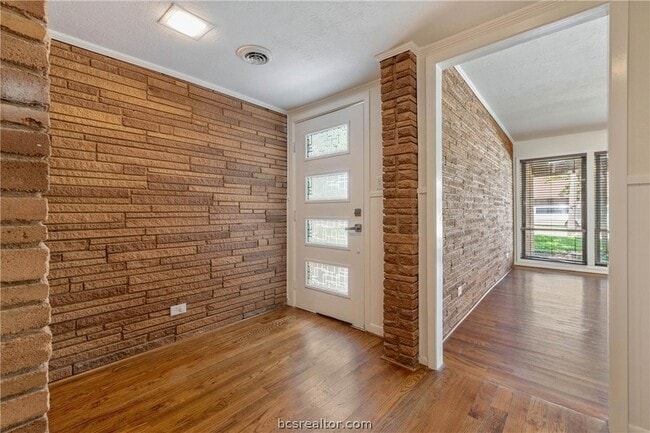 Building Photo - 1101 Walton Dr