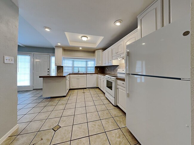 Foto del edificio - Charming 3-Bed, 2-Bath Home with Pool in Grand Prairie