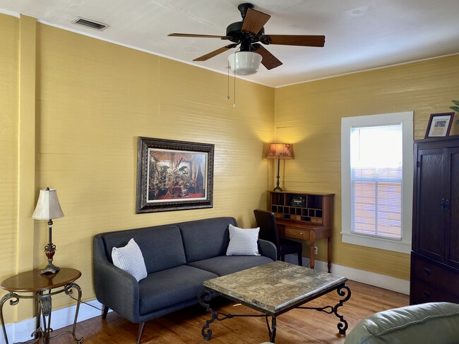 Building Photo - 2220 E 9th Ave