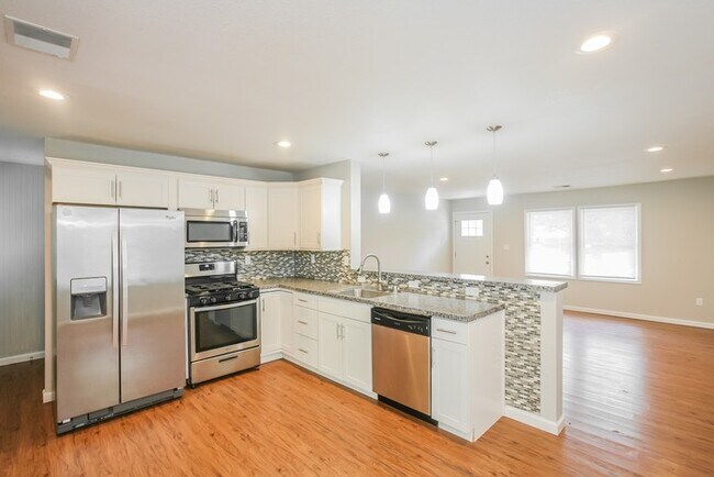 Building Photo - Beautiful Brick 3 Bedroom