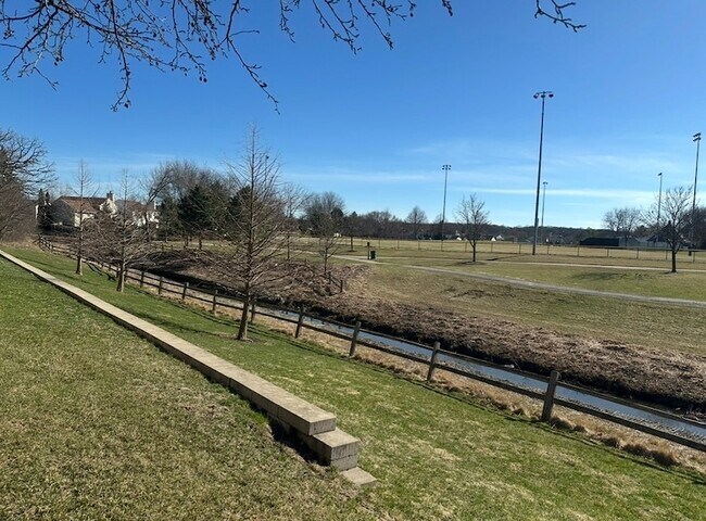 Foto del edificio - 633 W Streamwood Blvd