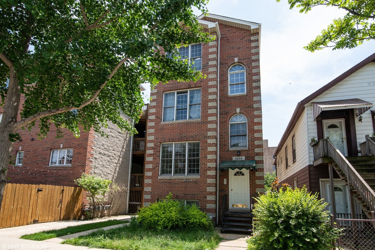 Primary Photo - 1359 W Hubbard St