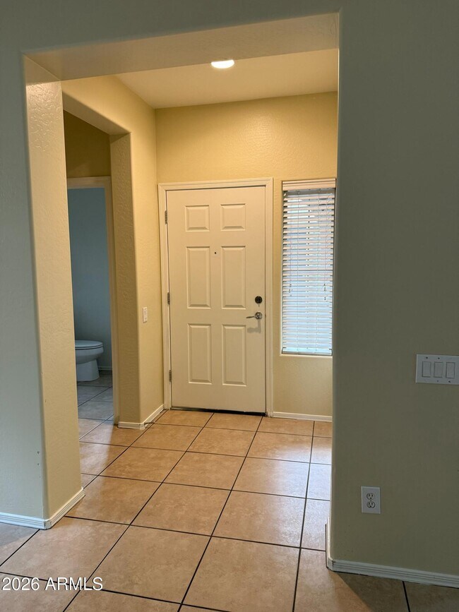 Foto del edificio - 8460 W Lewis Ave