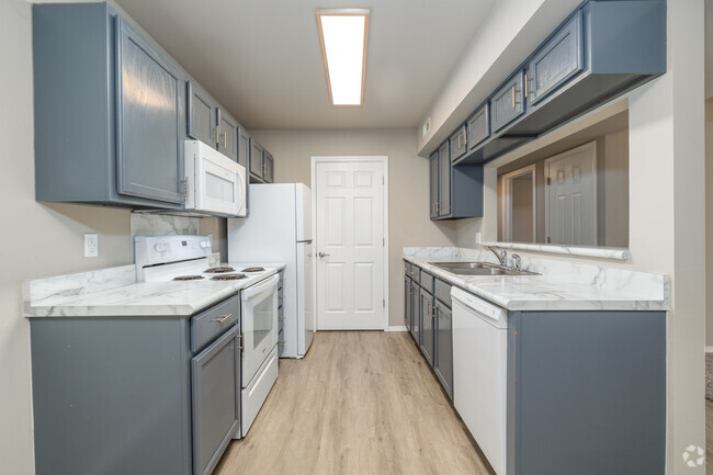 3BR, 2BA - 1130SF - Kitchen - Crosswood Apartments