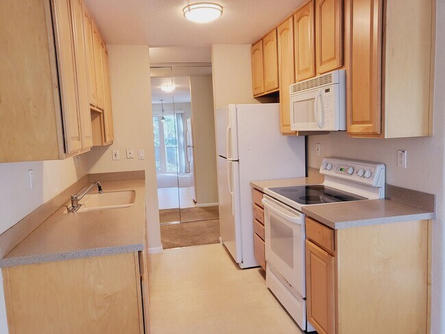 Building Photo - Top Floor Condo Unit with Private Balcony