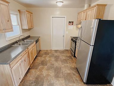 Building Photo - Single Family Home at 213 Gary St , Hanford