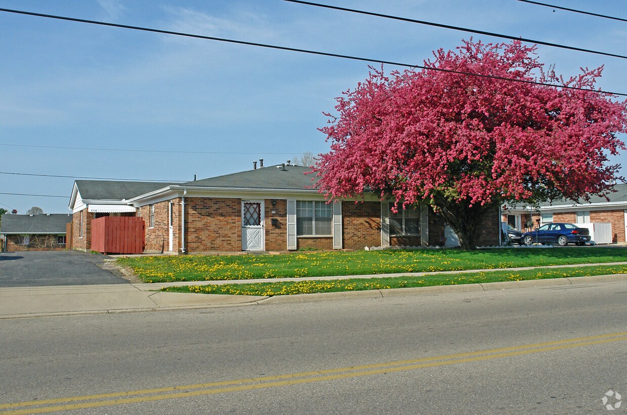 708722 W Lake Ave, New Carlisle, OH 45344 Apartments in New Carlisle