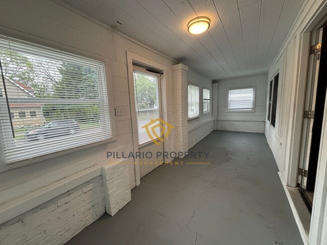 Building Photo - Renovated, 3 Bedroom Near Indy Motor Speedway Home Available NOW!