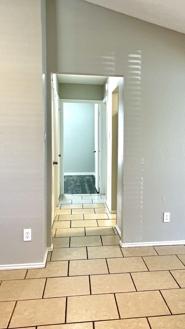 Building Photo - 13030 Quail Dr