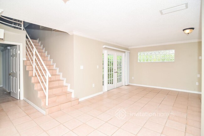 Building Photo - 806 Medina Ave