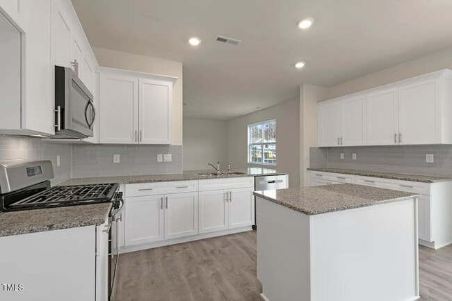 Foto del edificio - Spacious 4BR home in Wendell with trees in...