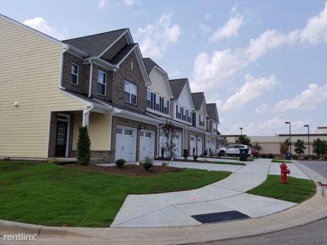 Foto del edificio - 3 br, 2.5 bath Townhome - 1113 Sky Top Dr