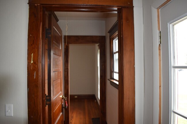 Foto del edificio - 1016 S University Ave