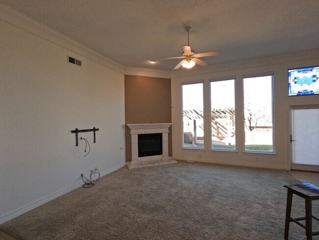 12911 Chitalpa Pl NE photo'