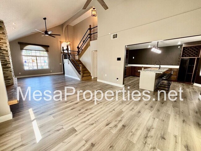 Foto del edificio - 13871 Oakmont Dr