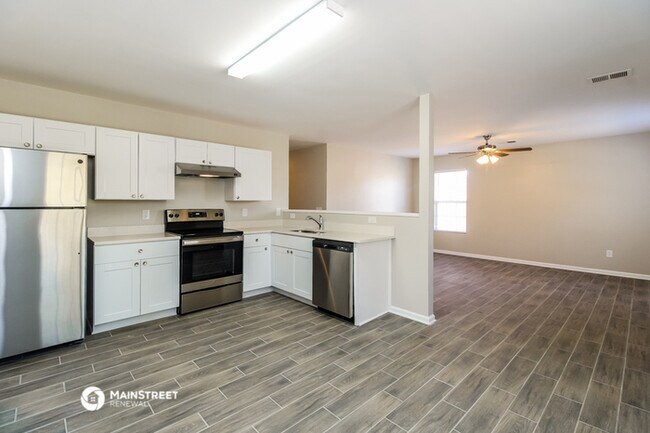 Building Photo - 1013 Manor Dr