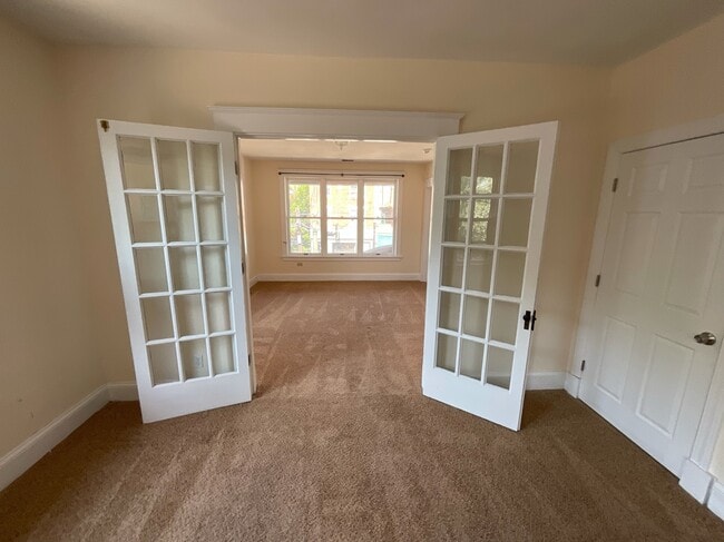 Building Photo - 3930 Edwards Rd