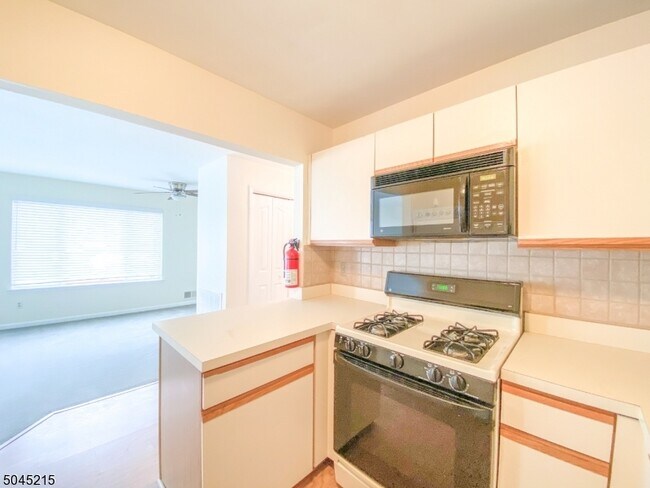 Building Photo - 71 Falcon Ridge Way N