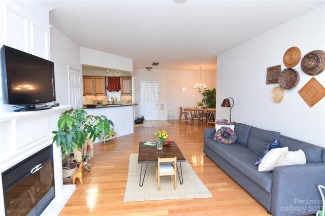 Building Photo - 15073 Santa Lucia Dr