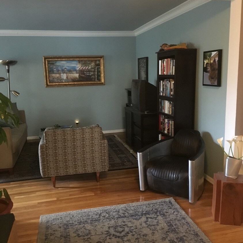 Foto principal - 1360 N Laurel Ave