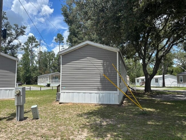 Building Photo - 335 SE Balboa Dr