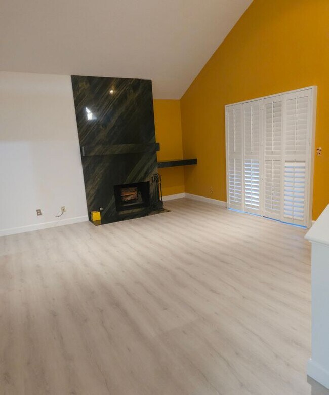 Foto del edificio - 8763 Mountain Blvd