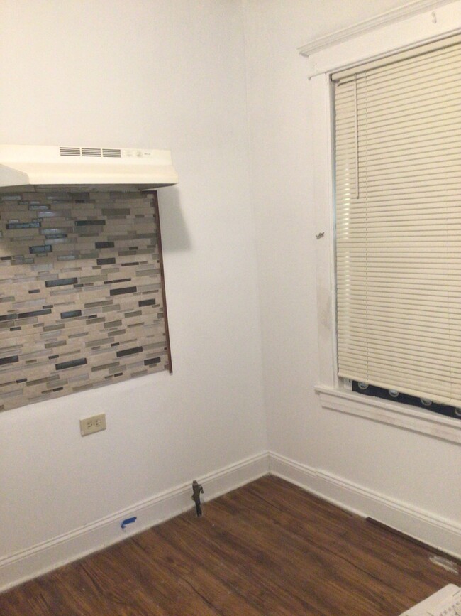 Foto del edificio - 928 N Harding Ave