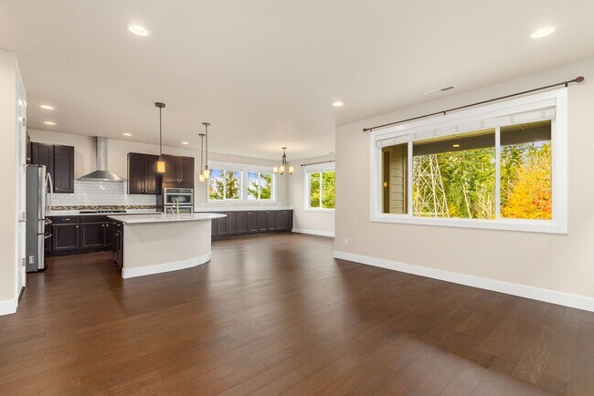 Building Photo - Gorgeous Tons of Upgrades 3 Bedroom Loft &...