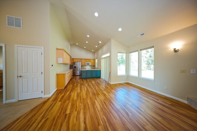 Building Photo - 716 N Vercler Rd