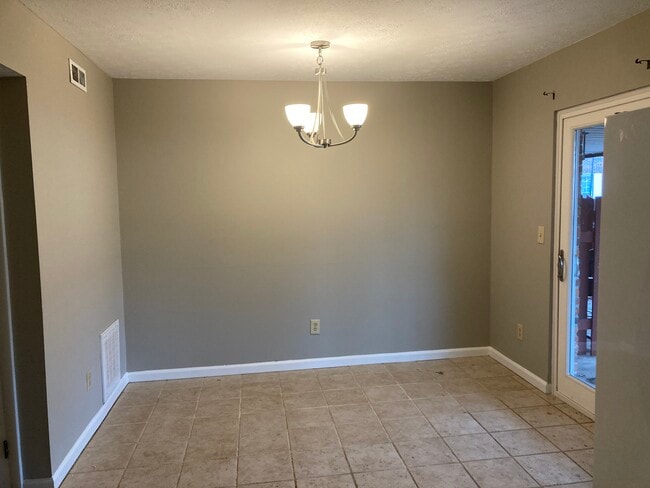 Foto del edificio - 831 Clareridge Ln