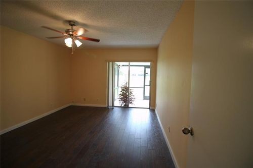 Building Photo - 7490 Pinewalk Dr S