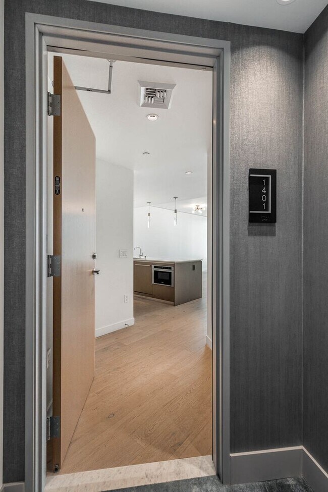 Building Photo - Luxury Living at Spire