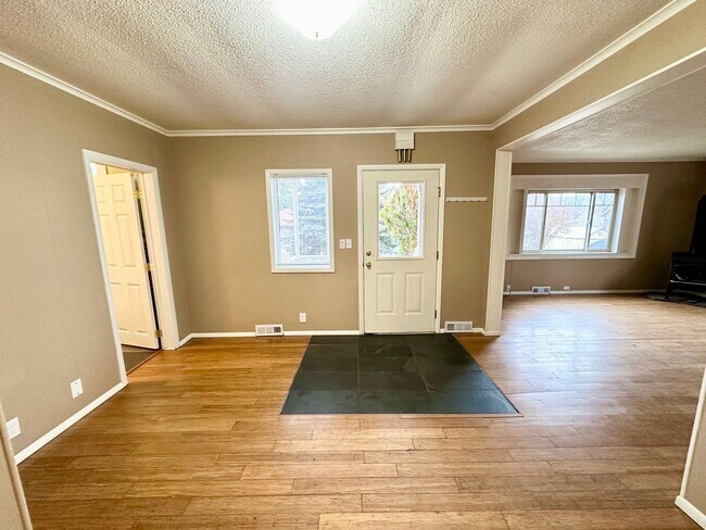 Foto del edificio - Inviting 3 Bed, 1 Bath Home in Roslyn, Whe...
