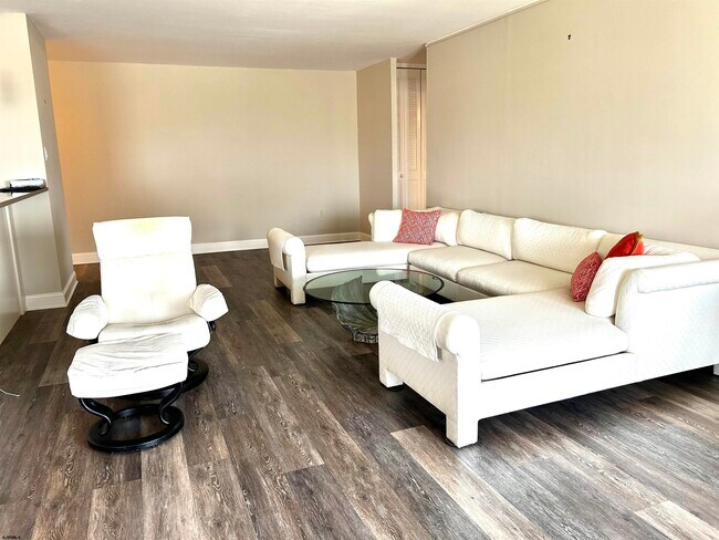 Building Photo - 101 S Plaza Pl